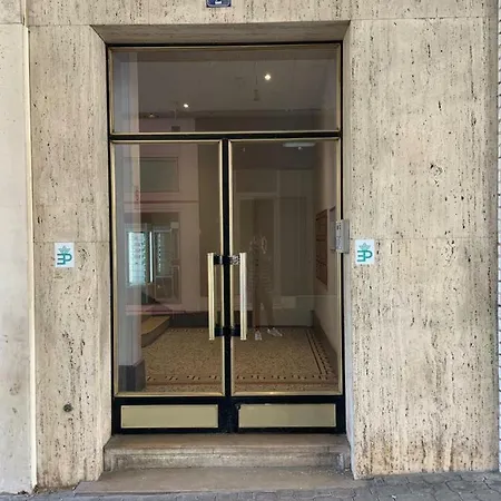 Elysee Palace H104 Appartement *